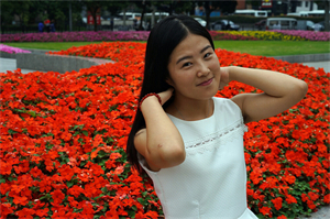 体验夜间的黄浦江游船